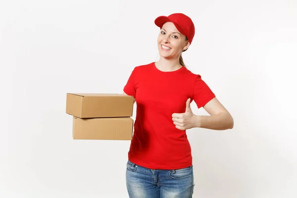 Mulher Sorridente Entrega Uniforme Vermelho Isolado Fundo Branco Feminino Boné — Fotografia de Stock