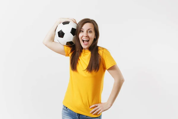 Feliz Joven Europea Fanática Del Fútbol Jugadora Uniforme Amarillo Sosteniendo — Foto de Stock