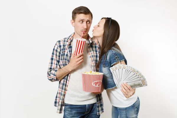 Pareja Joven Mujer Hombre Viendo Película Fecha Celebración Cubo Palomitas — Foto de Stock