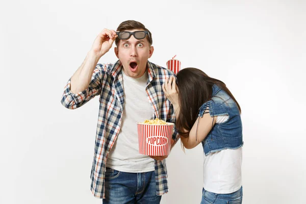 Joven Pareja Sorprendida Mujer Hombre Gafas Viendo Película Película Fecha — Foto de Stock