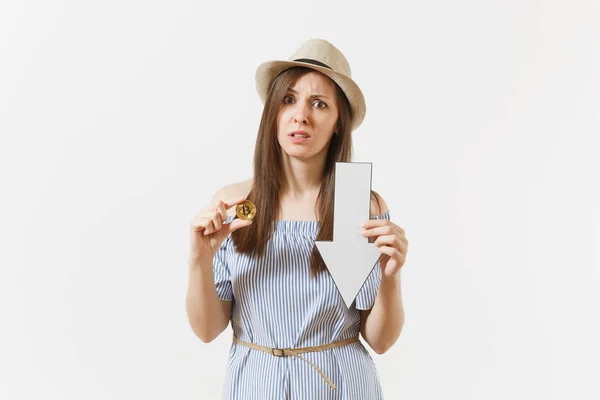 Jovem Mulher Triste Chocado Segurando Bitcoin Moeda Cor Dourada Seta — Fotografia de Stock