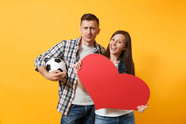 Joven Pareja Alegre Simpatizante Feliz Hombre Mujer Aficionados Fútbol Animar —  Fotos de Stock