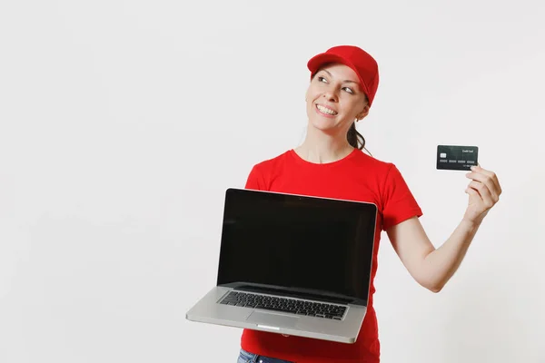 Conceito Entrega Mulher Boné Vermelho Shirt Isolada Sobre Fundo Branco — Fotografia de Stock