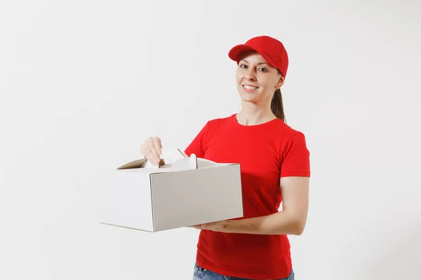 Mulher Boné Vermelho Shirt Dando Caixa Bolo Ordem Alimentar Isolado — Fotografia de Stock