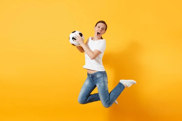 Joven Divertida Expresiva Fan Del Fútbol Europeo Saltando Aire Animar —  Fotos de Stock