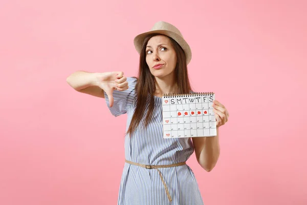 Porträtt Ung Kvinna Blå Klänning Hatt Hålla Perioder Kalender För — Stockfoto