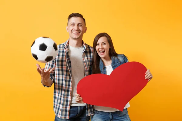 Joven Pareja Alegre Simpatizante Feliz Hombre Mujer Aficionados Fútbol Animar —  Fotos de Stock