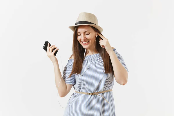 Joven Mujer Encantadora Vestido Sombrero Escuchando Música Auriculares Teléfono Móvil —  Fotos de Stock
