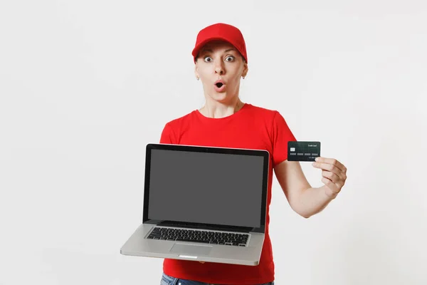 Conceito Entrega Mulher Boné Vermelho Shirt Isolada Sobre Fundo Branco — Fotografia de Stock