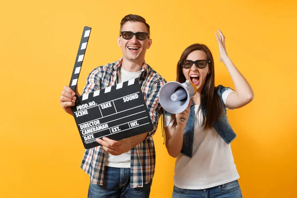 Junges Überglückliches Paar Frau Mann Mit Brille Die Filmfilm Auf — Stockfoto