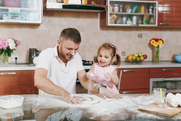 Little Kid Girl Plays Man Draws Scattered Flour Kitchen Table — Stock Photo, Image