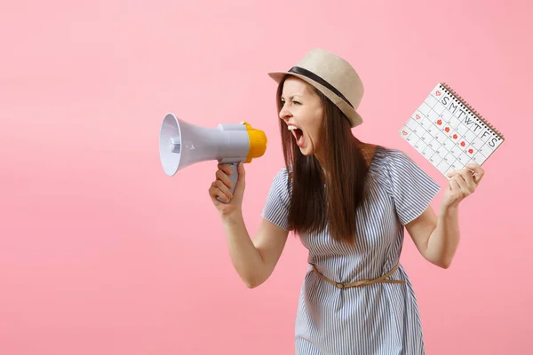 Expressão Irritada Mulher Selvagem Gritando Megafone Segurando Calendário Períodos Para — Fotografia de Stock