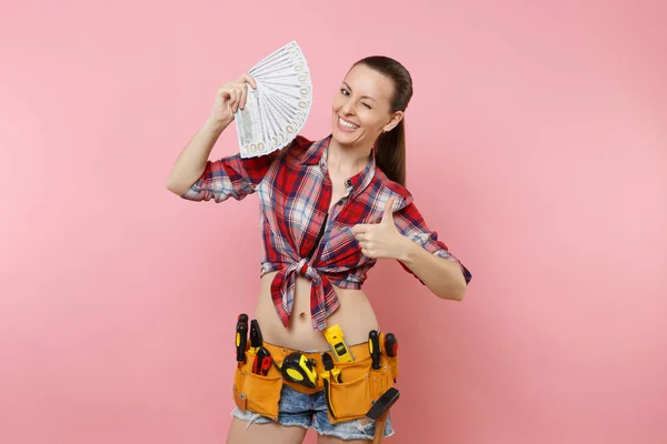 Ekose Gömlek Kot Şort Kadında Genç Tamirci Seti Araçları Çeşitli — Stok fotoğraf
