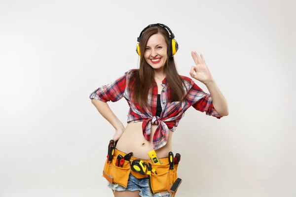 Handyman Mujer Camisa Pantalones Cortos Mezclilla Auriculares Con Aislamiento Acústico — Foto de Stock