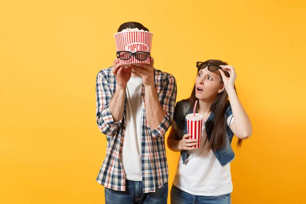 Joven Extraña Pareja Mujer Hombre Gafas Viendo Película Película Fecha — Foto de Stock