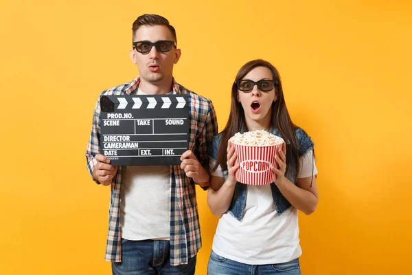 Jeune Homme Choqué Couple Femme Dans Des Lunettes Regarder Film — Photo