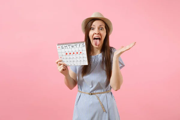 Retrato Divertido Mujer Joven Vestido Azul Calendario Períodos Celebración Sombrero — Foto de Stock