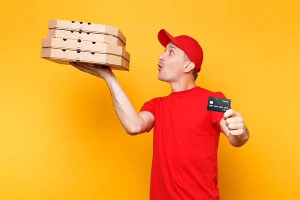 Szállítási Ember Piros Sapkát Póló Étel Rendelés Pizza Dobozok Elszigetelt — Stock Fotó