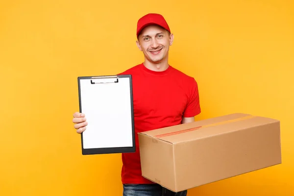 Repartidor Uniforme Rojo Aislado Sobre Fondo Amarillo Mensajero Empleado Masculino — Foto de Stock