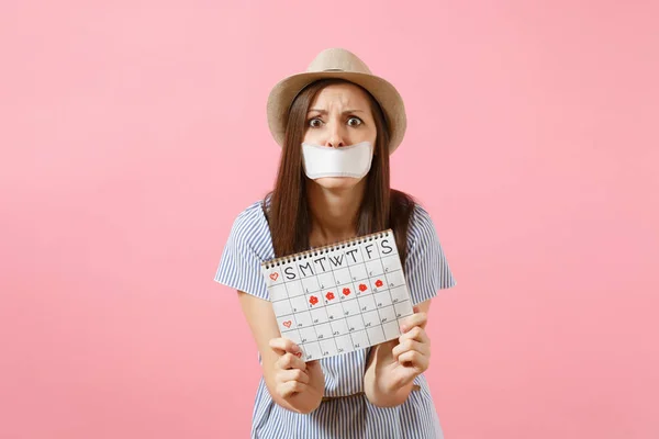 Porträtt Kvinna Anläggning Kvinnliga Perioder Kalender För Att Kontrollera Menstruation — Stockfoto