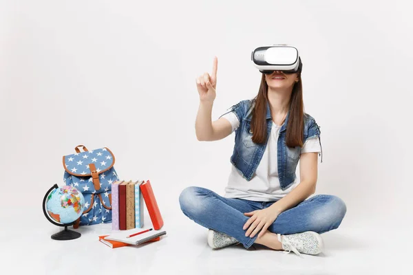 Mujer Joven Estudiante Gafas Realidad Virtual Toque Algo Como Pulsar —  Fotos de Stock