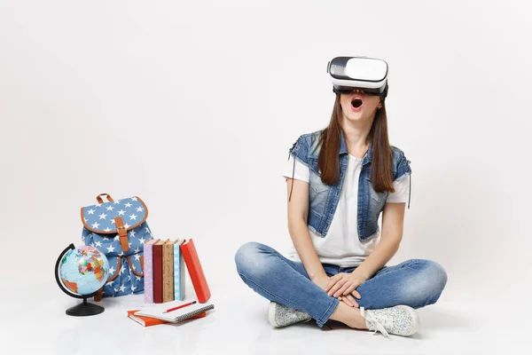 Joven Estudiante Emocionada Con Boca Abierta Gafas Realidad Virtual Disfrutando —  Fotos de Stock