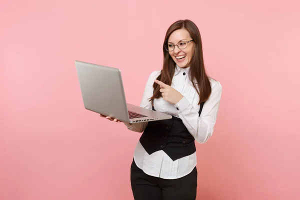 Young Laughing Attractive Business Woman Holding Using Laptop Computer Pointing — Stock Photo, Image