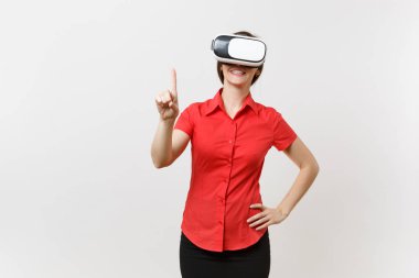 İş kadını kulaklık başında sanal gerçeklik dokunmatik push düğmesi veya sanal ekran beyaz arka plan üzerinde izole yüzen işaret gibi bir şey. Eğitim Lise kavramı içinde gelecek