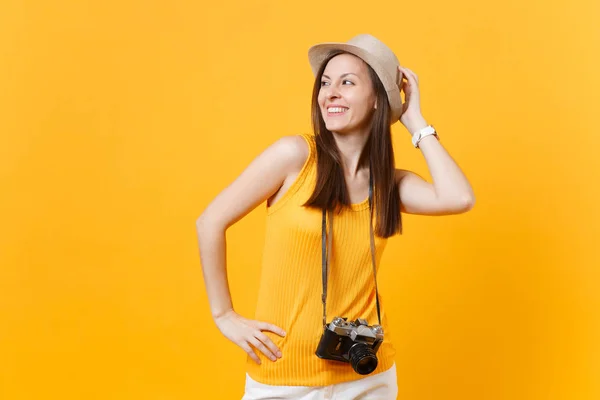 Mujer Turista Viajero Feliz Ropa Casual Verano Sombrero Con Cámara —  Fotos de Stock