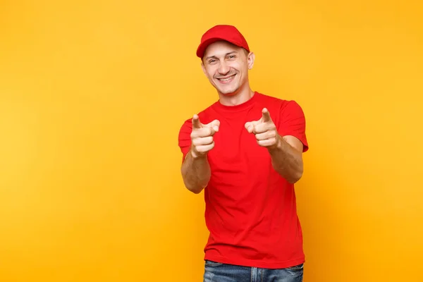Uomo Consegna Uniforme Rossa Isolato Sfondo Arancione Giallo Professionale Dipendente — Foto Stock