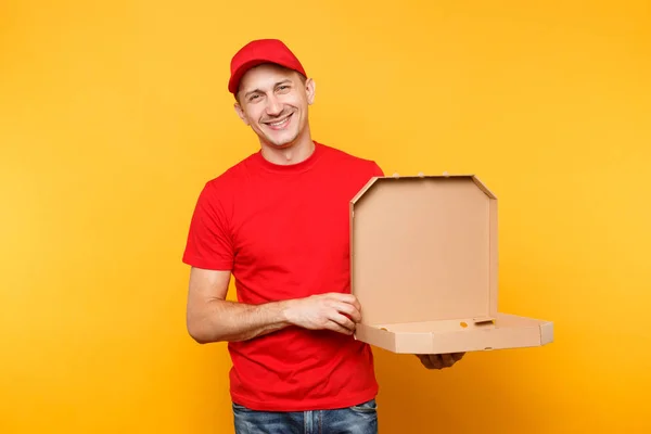 Delivery Man Rode Dop Shirt Geven Voedsel Volgorde Pizzadozen Geïsoleerd — Stockfoto