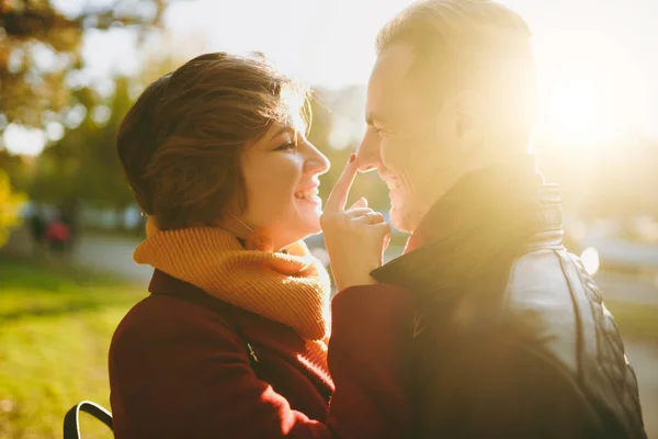 Close Young Funny Couple Laughing Woman Holding Nose Man Casual — Stock Photo, Image