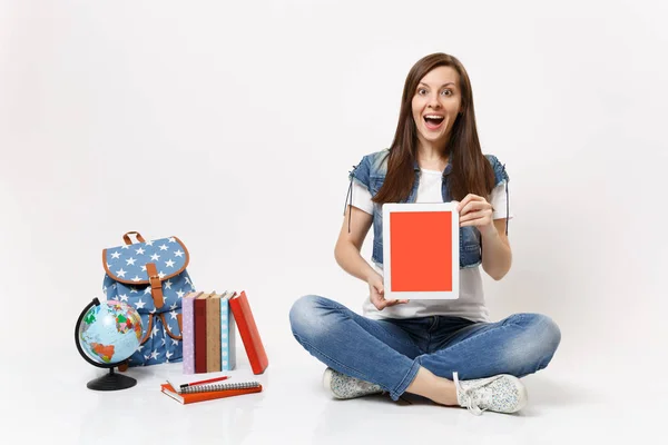 Giovane Studentessa Eccitata Possesso Tablet Computer Con Schermo Vuoto Nero — Foto Stock