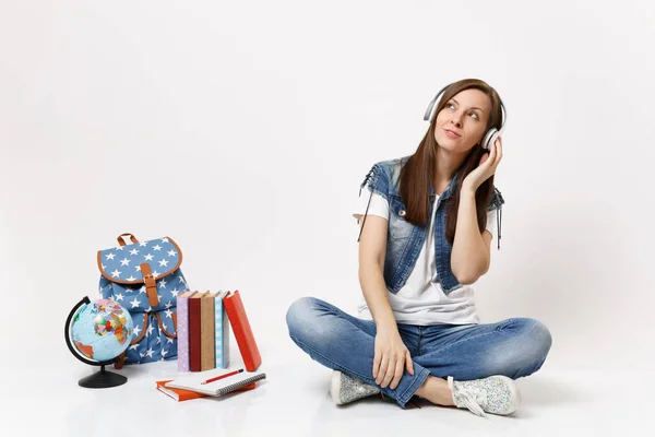 Genç Casual Dalgın Ilgili Kadın Öğrenci Kulaklıklarla Müzik Oturma Yakınındaki — Stok fotoğraf