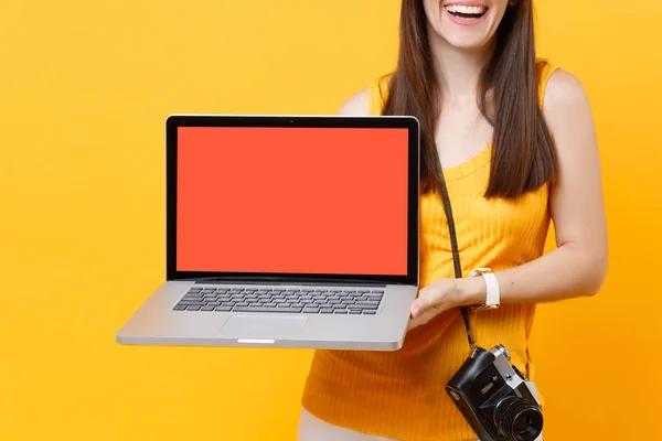 Cropped Tourist Woman Holding Laptop Computer Blank Black Empty Screen — Stock Photo, Image