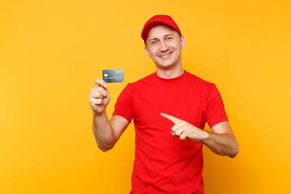 Homem Entrega Uniforme Vermelho Isolado Fundo Laranja Amarelo Profissional Sorrindo — Fotografia de Stock