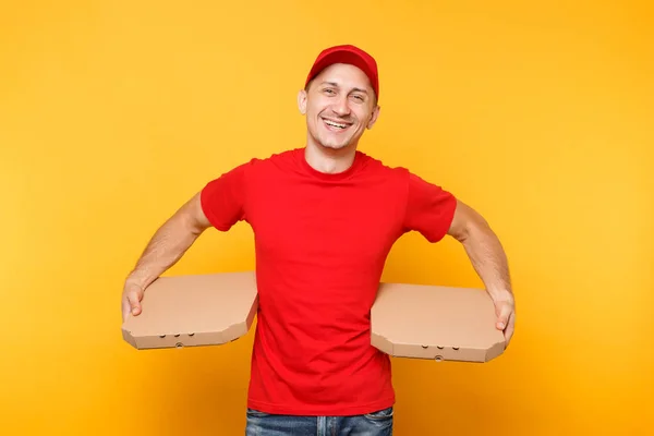 Delivery Man Rode Dop Shirt Geven Voedsel Volgorde Pizzadozen Geïsoleerd — Stockfoto