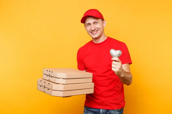 Delivery Man Cap Shirt Geven Voedsel Volgorde Pizzadozen Geïsoleerd Gele — Stockfoto