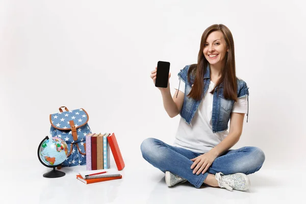 Молода Випадкова Щаслива Студентка Тримає Мобільний Телефон Порожнім Чорним Порожнім — стокове фото