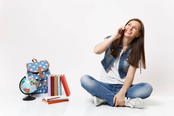 Retrato Jovem Muito Rindo Estudante Mulher Falando Telefone Celular Olhando — Fotografia de Stock
