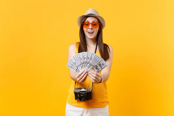 Femme Touristique Vêtements Décontractés Été Chapeau Tenant Paquet Beaucoup Dollars — Photo