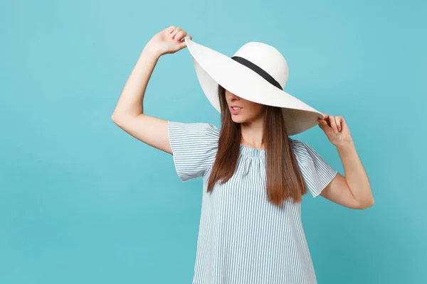 Retrato Moda Elegante Hermosa Mujer Joven Verano Blanco Sombrero Sol —  Fotos de Stock