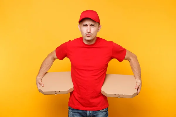 Delivery Man Rode Dop Shirt Geven Voedsel Volgorde Pizzadozen Geïsoleerd — Stockfoto