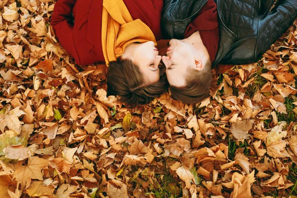 Visão Superior Retrato Jovem Casal Mulher Apaixonada Homem Com Olhos — Fotografia de Stock