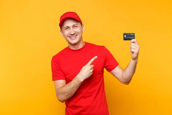 Homem Entrega Uniforme Vermelho Isolado Fundo Laranja Amarelo Profissional Sorrindo — Fotografia de Stock