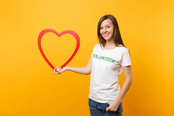 Retrato Mulher Shirt Branca Com Inscrição Escrita Título Verde Voluntário — Fotografia de Stock