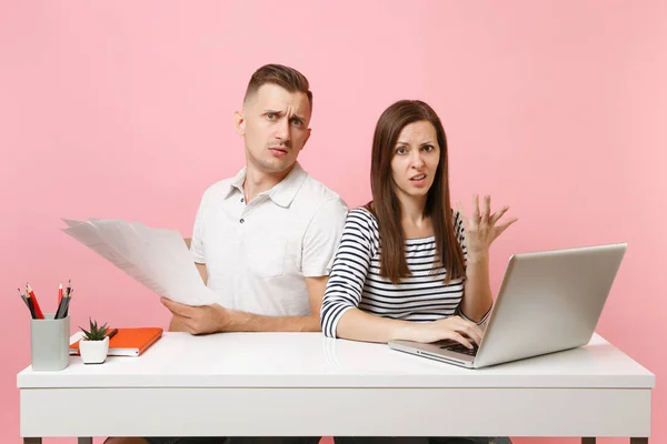 Two Young Angry Business Woman Man Colleagues Sit Work White — Stock Photo, Image
