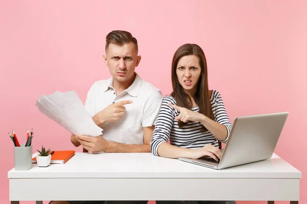 Two Young Angry Business Woman Man Colleagues Sit Work White — Stock Photo, Image