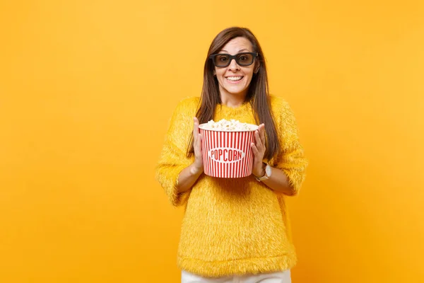 Retrato Niña Bonita Alegre Suéter Piel Gafas Imax Viendo Película — Foto de Stock