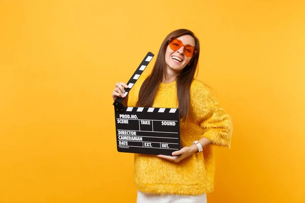 Mujer Joven Hermosa Relajada Gafas Corazón Naranja Con Película Negra —  Fotos de Stock
